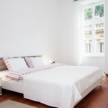 Apartments Mezzanine ซาเกร็บ ภายนอก รูปภาพ